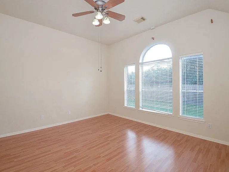 2715 Sunnycreek Ln — Photo 9
