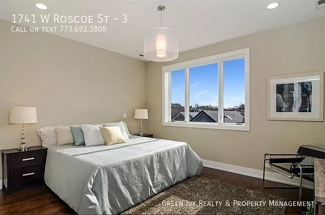 1741 W Roscoe St #3 — Photo 8