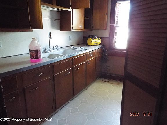 5th image of 1225 Frieda St