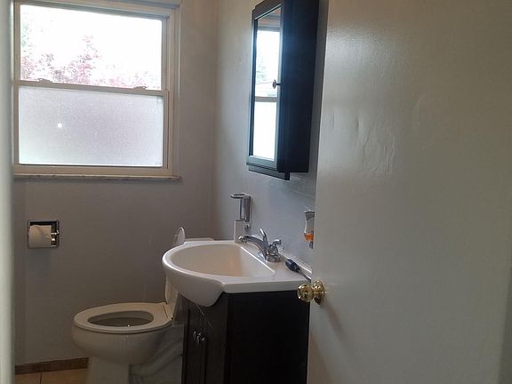 2nd image of 127 Linmar Ave