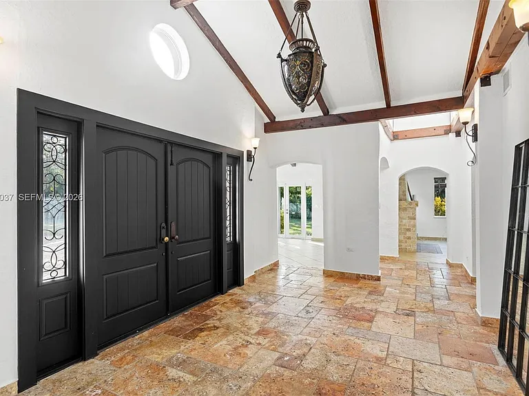 7975 Sunset Dr — Photo 10