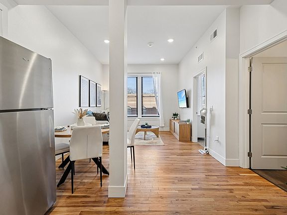 4th image of 113 N Ohio Ave #210