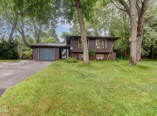 5 Wendfair Ter, Albany, NY 12205