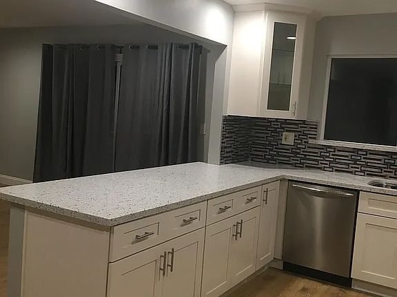 4th image of 551 Alberta Ave #1