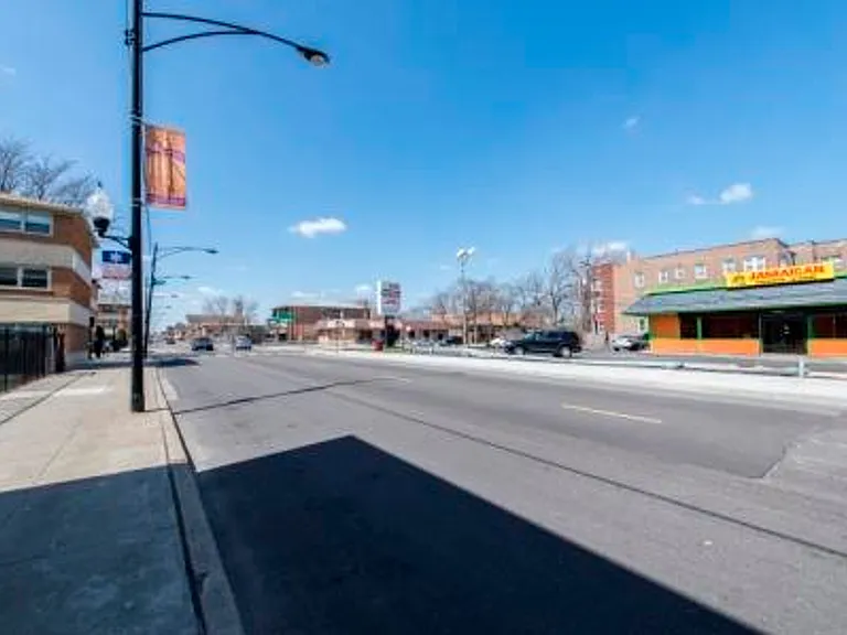 7901 S Paxton Ave — Photo 11