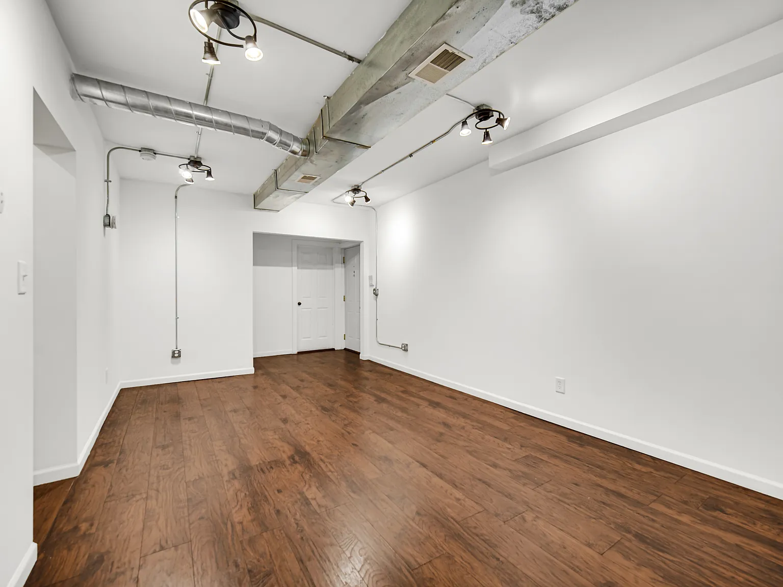 2 bed, 850 sqft, $1,500 — Photo 4