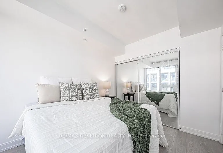 181 Dundas St E #702 — Photo 8