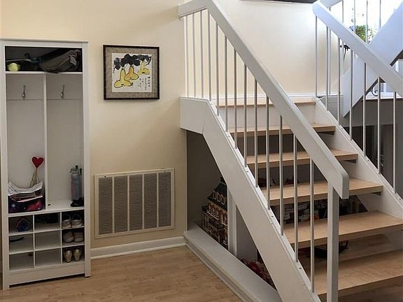 4th image of 4100 Five Oaks Dr Unit 31