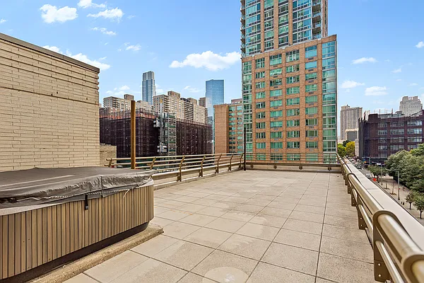 Sold by BLU Real Estate | media 2