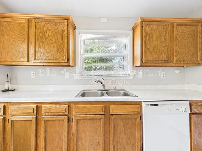 622 Christopher St — Photo 13