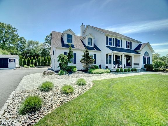 3rd image of 23 Ryerson Rd