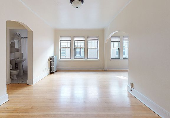 5th image of 1026 E Pleasant St #105