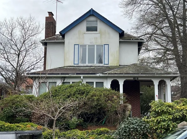 16016 Riverside Drive, Beechhurst, NY 11357