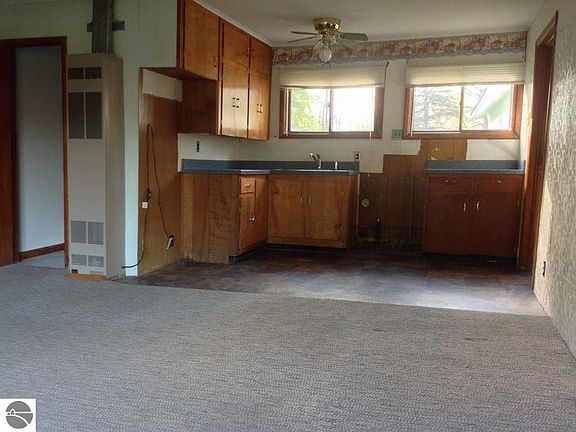3rd image of 6806 Chippewa Dr