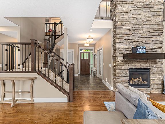 3rd image of 416 Aspen Glen Pl SW