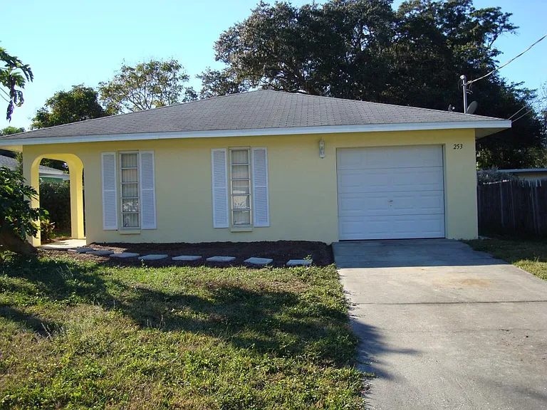253 Glenwood Ave — Photo 1