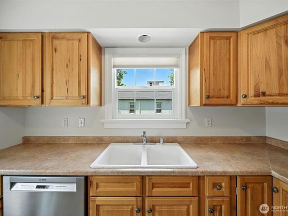 4th image of 521 S Park Street