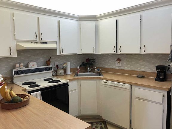 5th image of 315 Knotty Pine Cir APT B-1