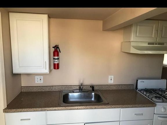 5th image of 223 Lincoln Ave APT 1
