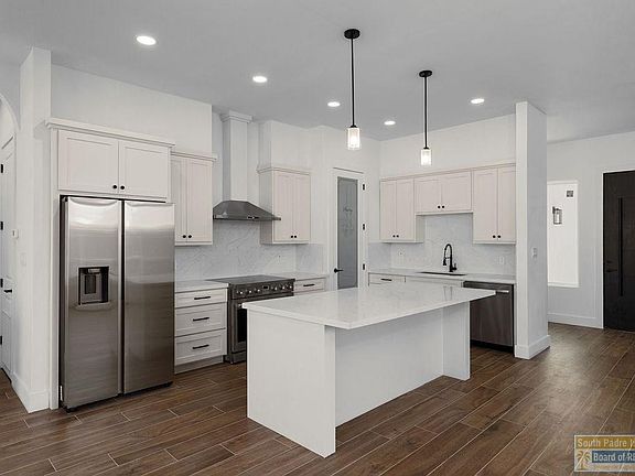 4th image of 626 N Yturria St