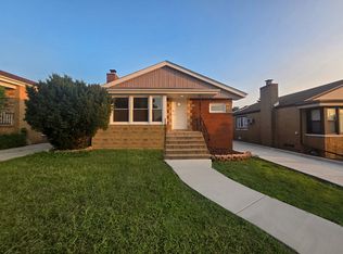 2719 W 94th St, Evergreen Park, IL 60805