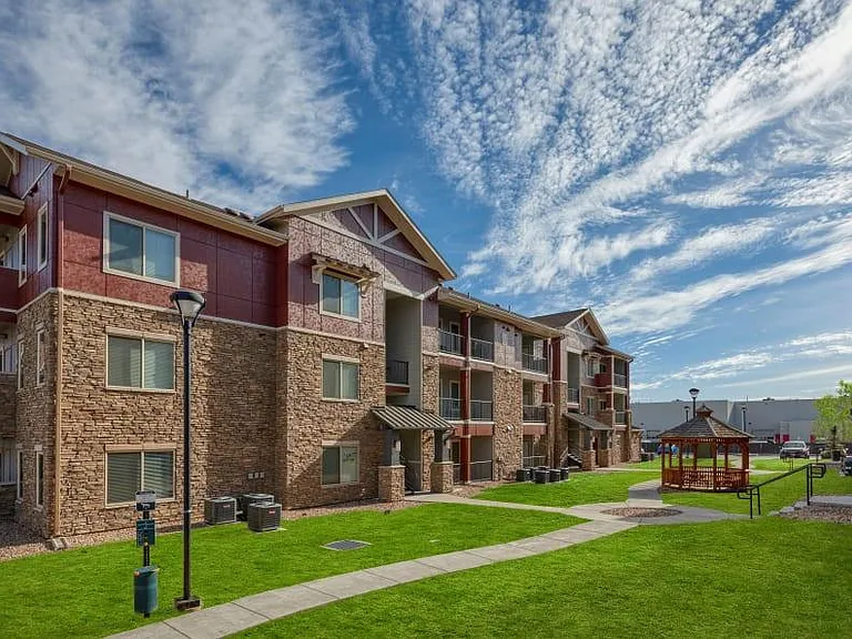 M2 Apartments — Photo 32
