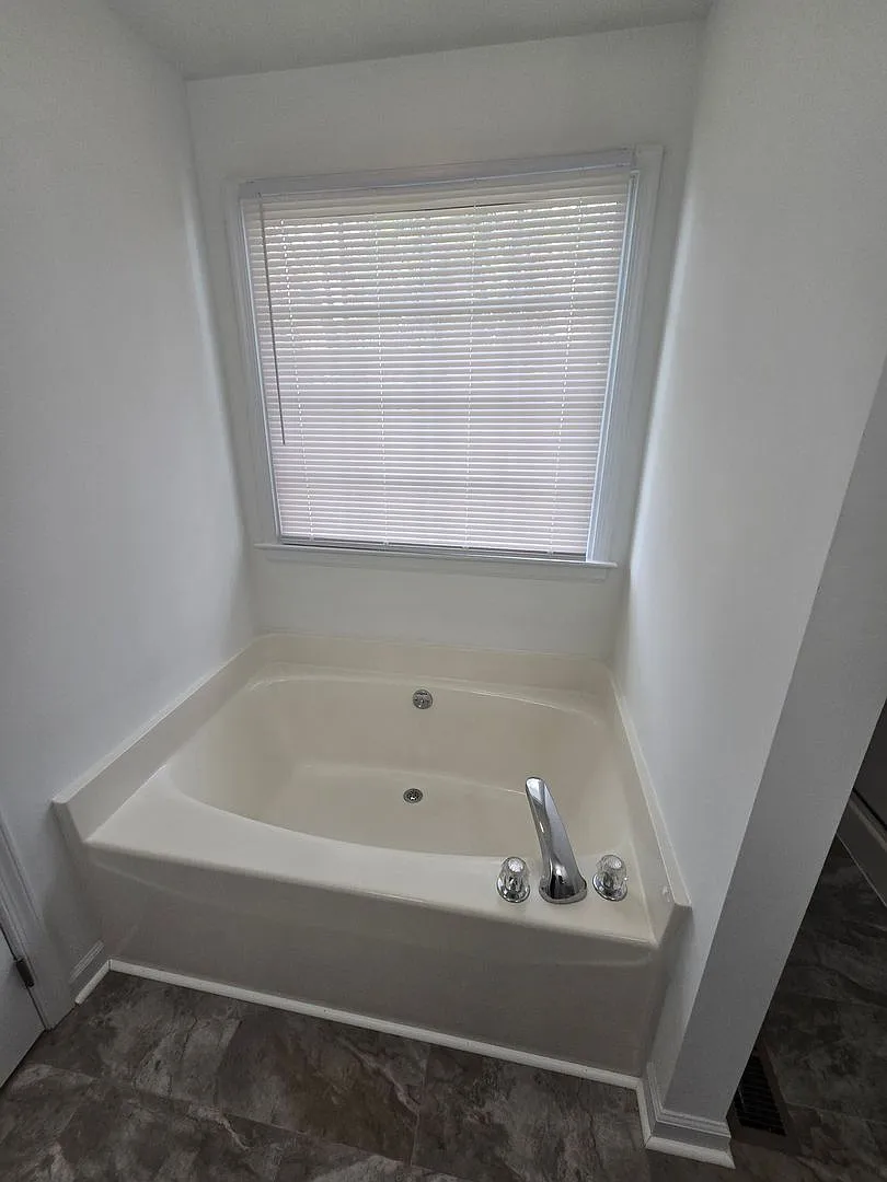 3 BR Rancher in City of Colonial Heights — Photo 3