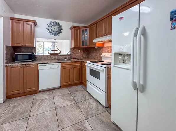 1100 Colony Point Cir APT 218, Pembroke Pines, FL 33026