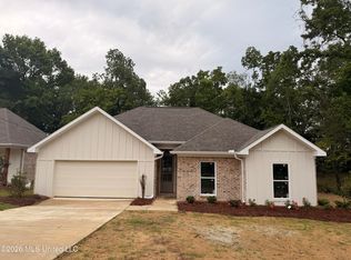 192 Lake Harbor Rd, Brandon, MS 39047