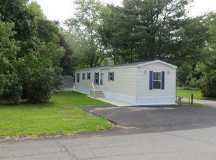 21 Saratoga Dr, Halfmoon, NY 12065