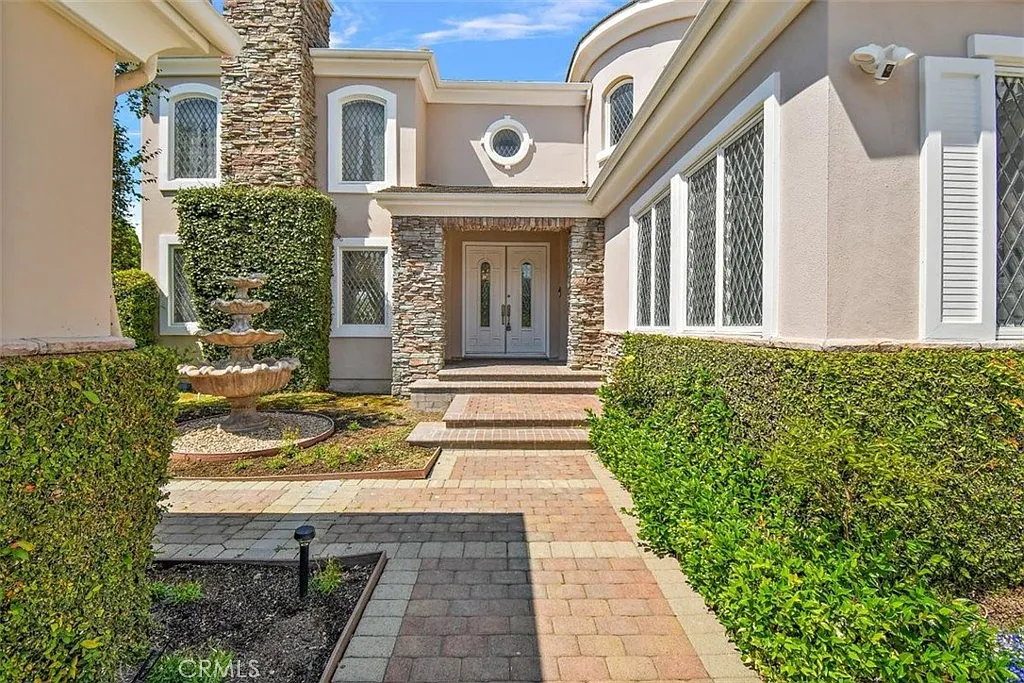 6 bed, 5.5 bath, 5165 sqft, $20,000 — Photo 4