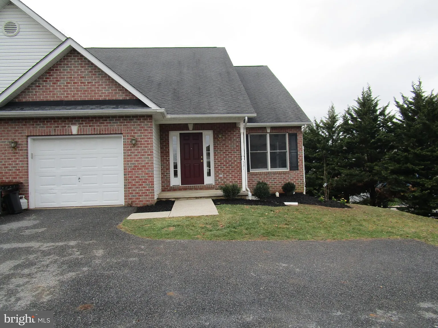 3 bed, 3.0 bath, 2014 sqft, $2,900 — Photo 3