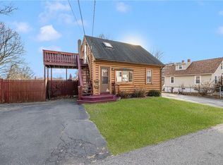 17 Padelford Ave E, Riverside, RI 02915