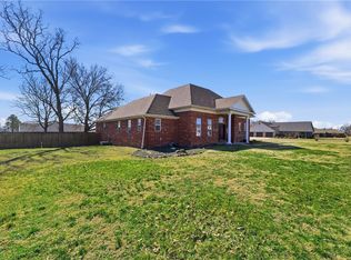 1705 Billie Acres Pl, Lowell, AR 72745