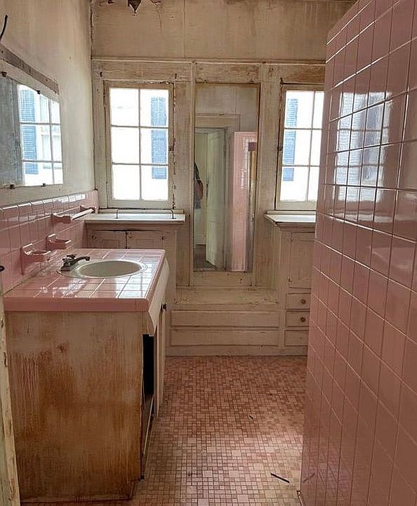 10th image of 836 N 8th Ave