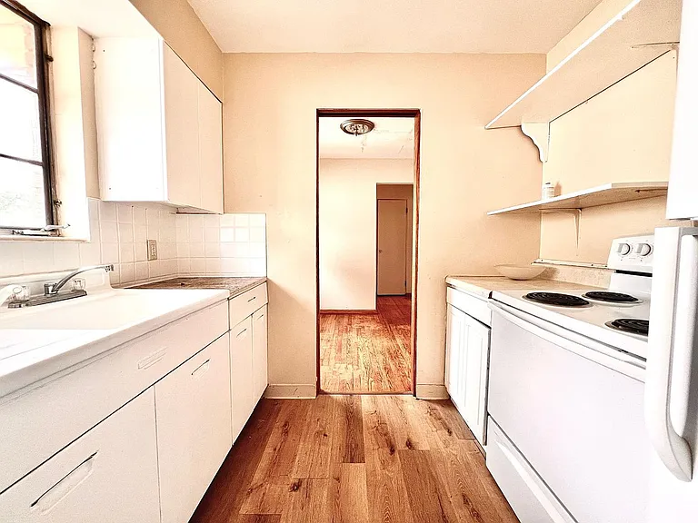 2530 Pleasant St — Photo 2