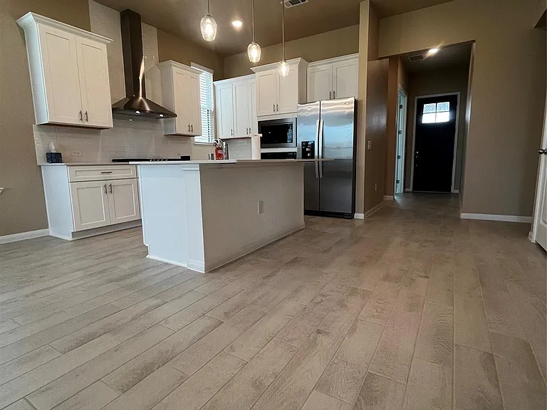 18206 Sonresa Way — Photo 5