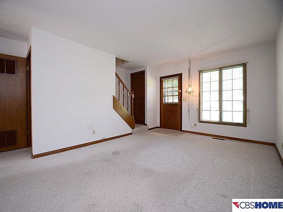 4th image of 807 N 122nd St