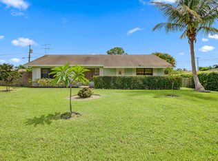 9072 Bouquet Rd, Lake Worth, FL 33467