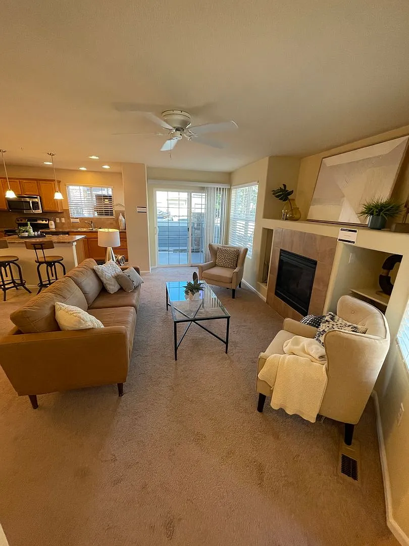 2 Bedroom Townhouse Near McKay Lake Available Now!! — Photo 3