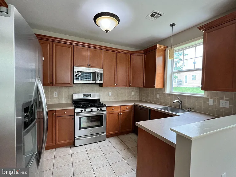 212 Masterson Ct — Photo 7