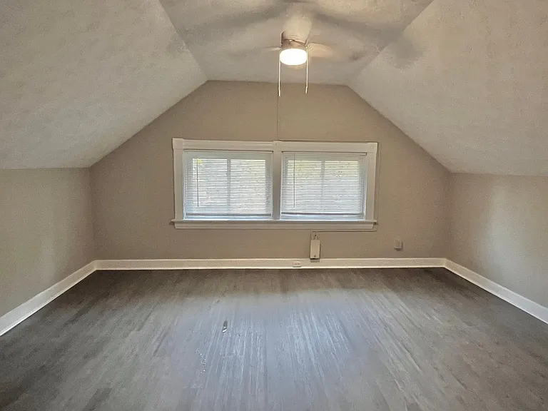 3924 Lindley Ave — Photo 18