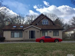 207 Oakfield Ave, Dix Hills, NY 11746