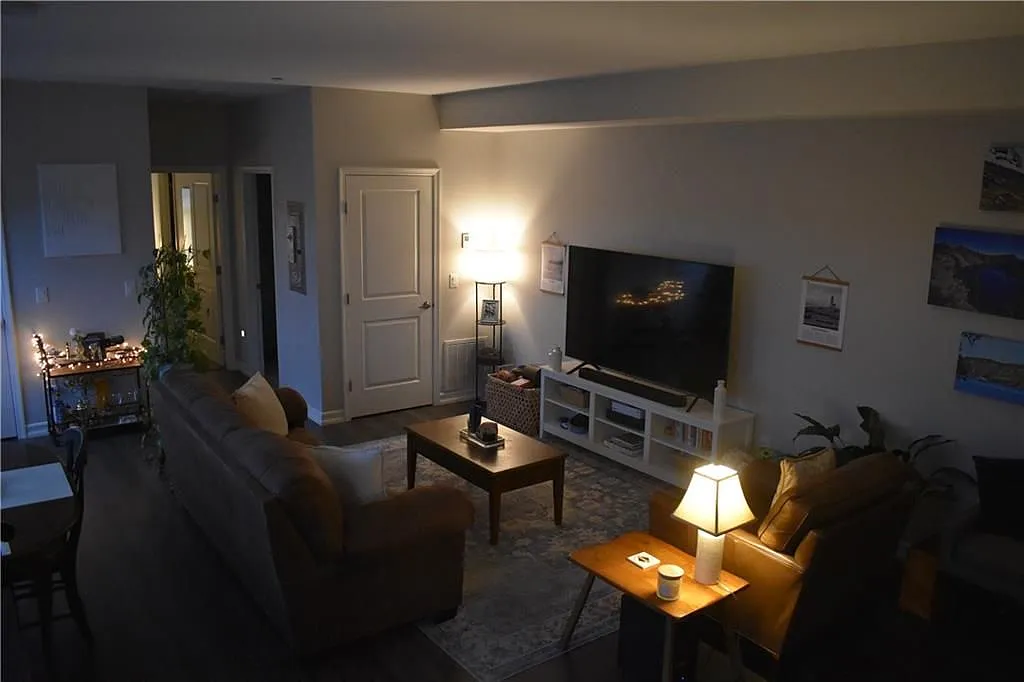 1 bed, 1.0 bath, 700 sqft, $2,200 — Photo 4