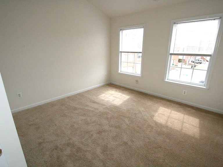 46164 Aisquith Ter — Photo 10