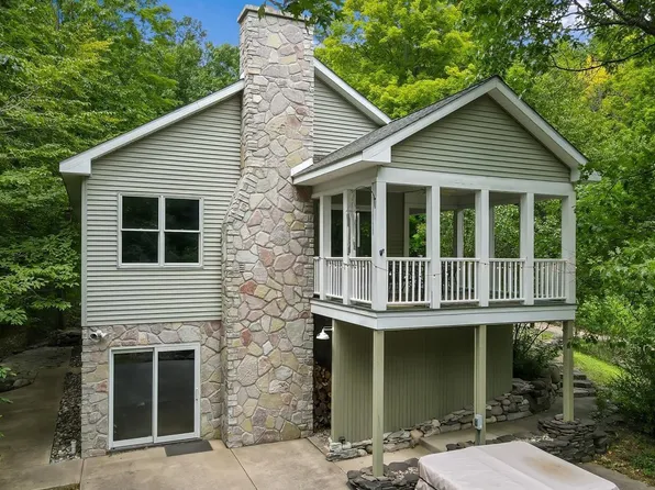 8680 Hutch Trl NW, Rapid City, MI 49676