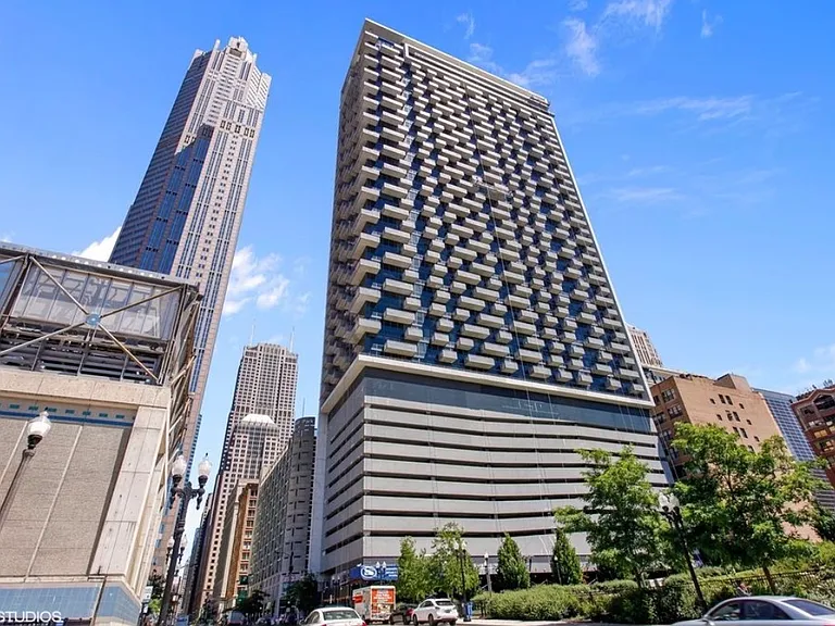 235 W Van Buren St #1408 — Photo 1