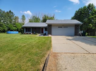10111 Applegate Rd, Roscoe, IL 61073