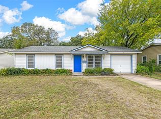 729 Livingston Dr, Hurst, TX 76053