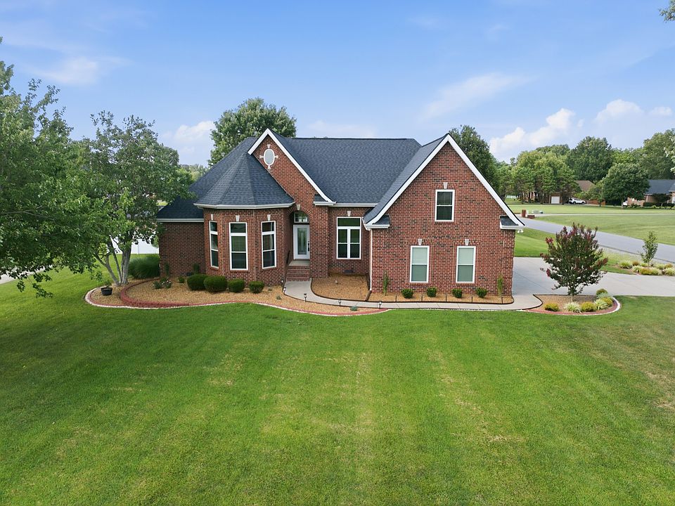 1st image of 102 Copperas Ct